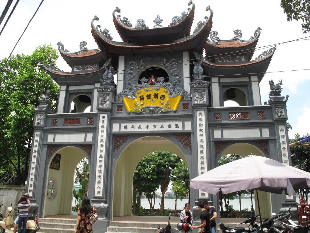 địa điểm lễ chùa đầu năm - phủ Tây Hồ