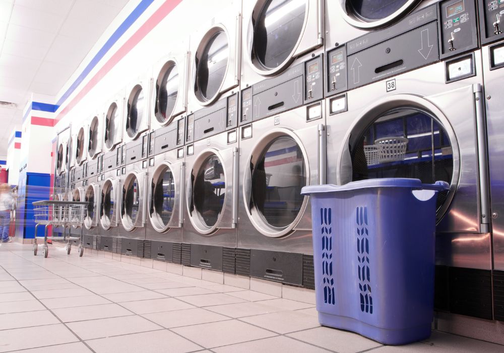 Chi phí mua máy giặt, máy sấy khi mở tiệm giặt ủi