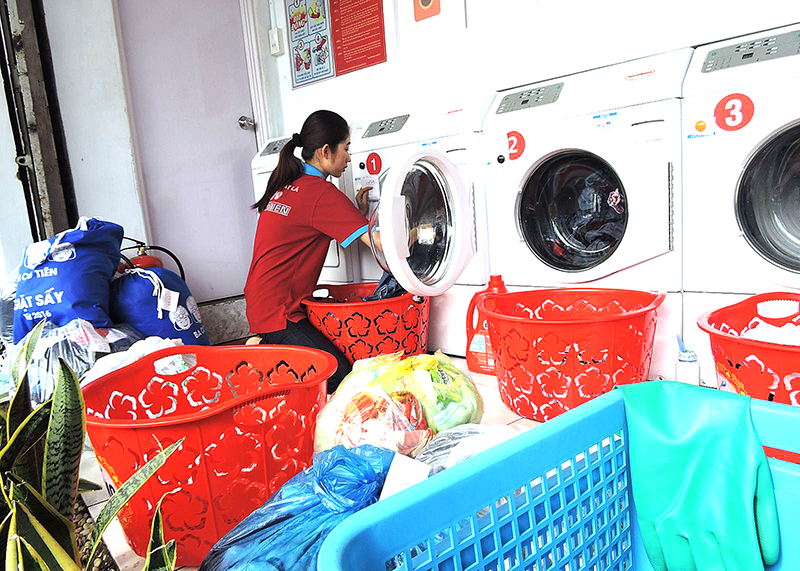 Máy giặt, máy sấy là thiết bị cốt lõi của tiệm giặt ủi