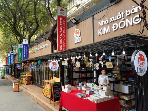 nhập sách giá sỉ từ các NXB