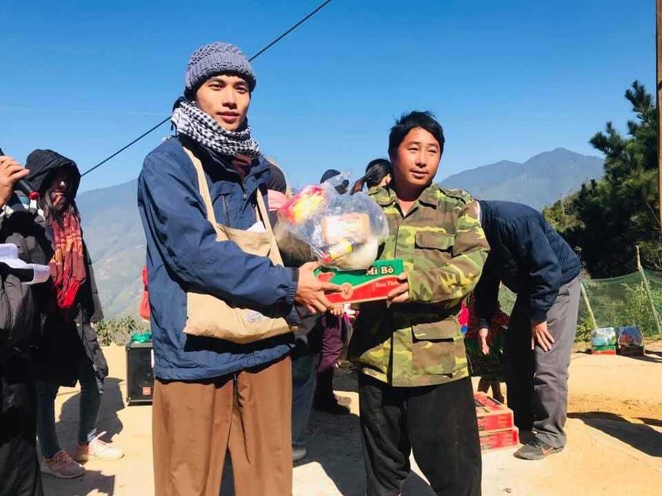 Làm việc thiện tích đức để buôn bán đắt hàng