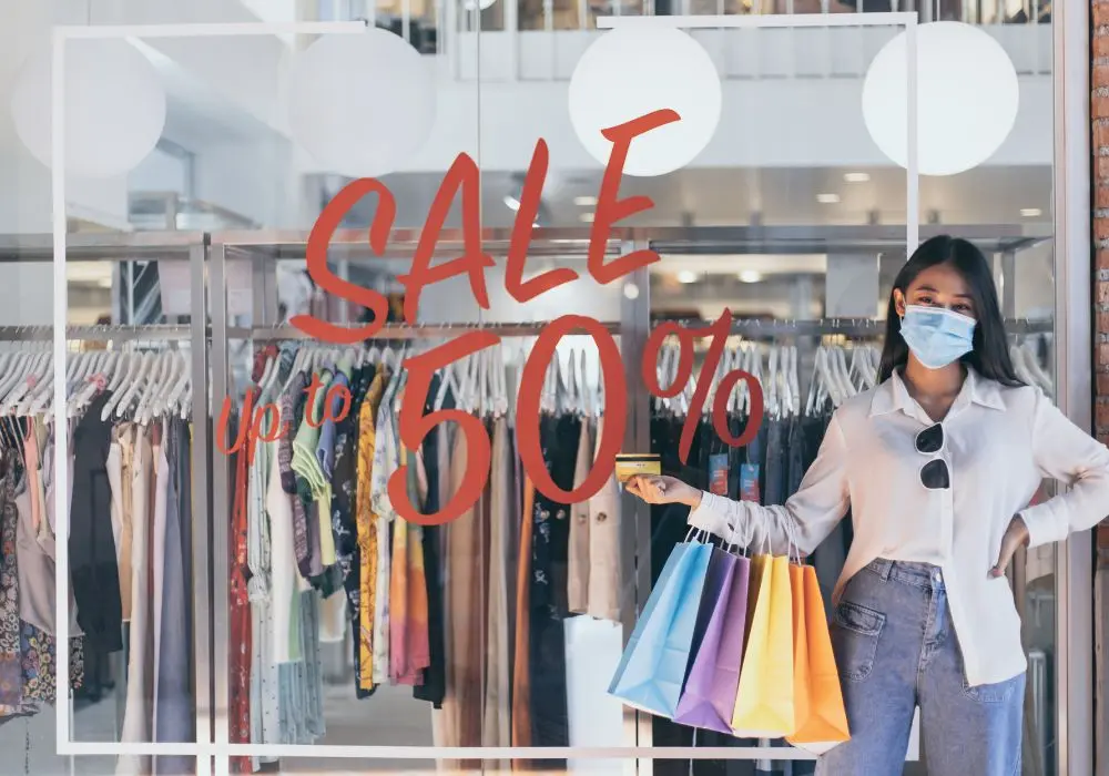 Tiếp cận khách hàng tại cửa hàng