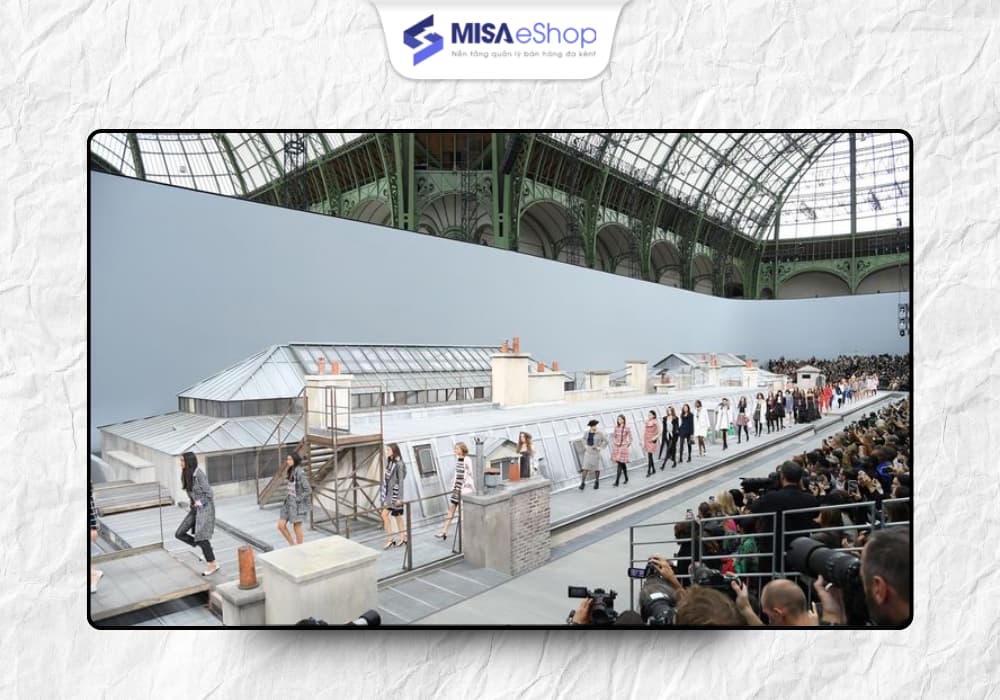 Sàn diễn hoành tráng của Chanel tại tuần lễ thời trang Paris Fashion Week 2020