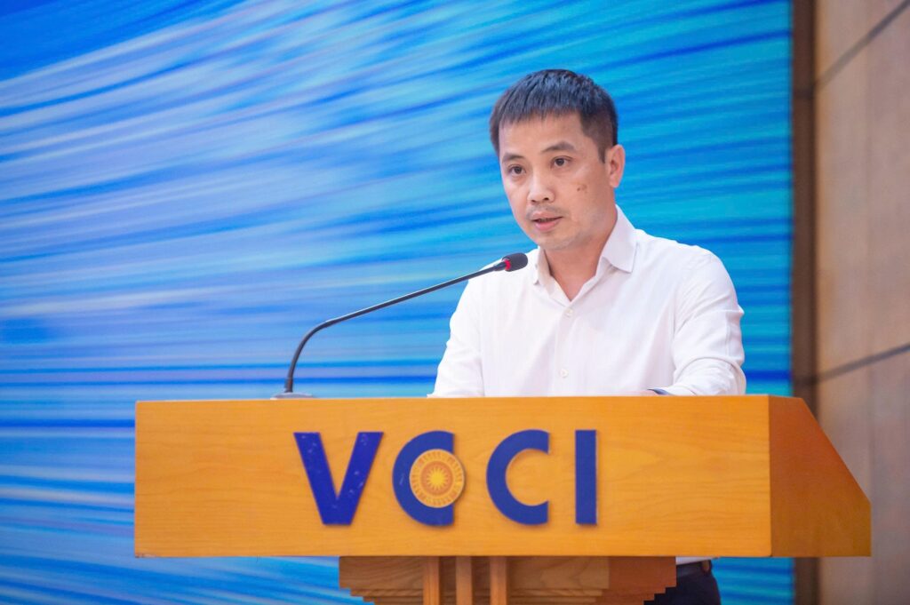 Ông Đậu Anh Tuấn – Phó Tổng Thư ký kiêm Trưởng ban Pháp chế VCCI phát biểu - Ảnh: VGP/HT